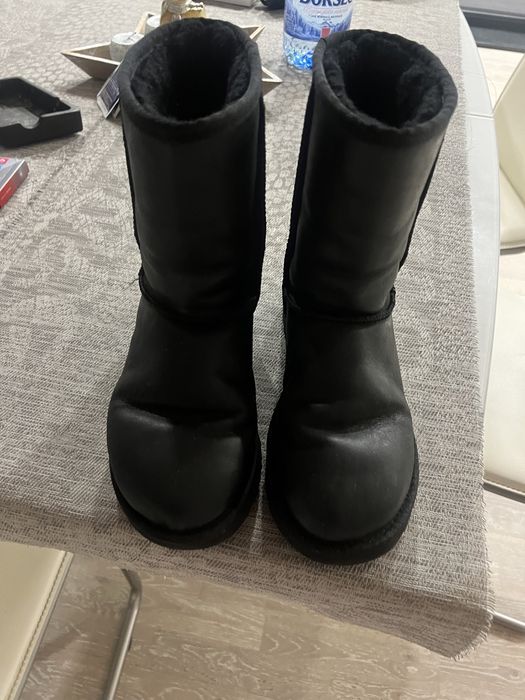 Ugg negre,piele,marimea 39