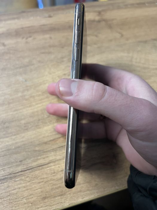 продам iPhone Xs 64gb