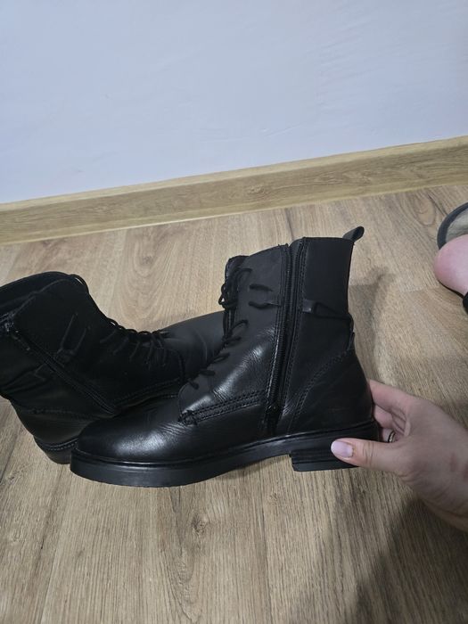 Ghete din piele Lasocki