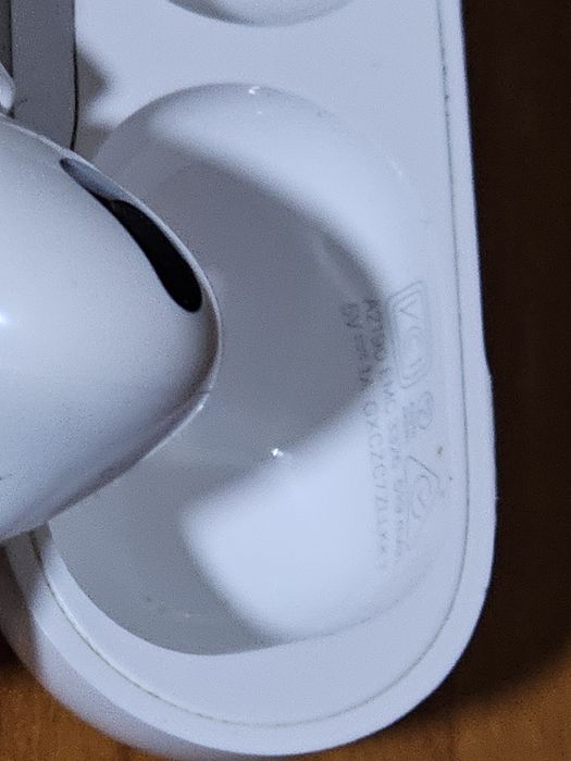 Airpods Pro 1 Apple (case nefunctional)