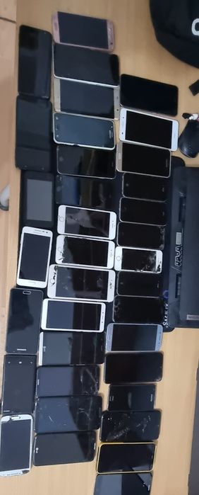 Lot 36 telefoane pentru piese