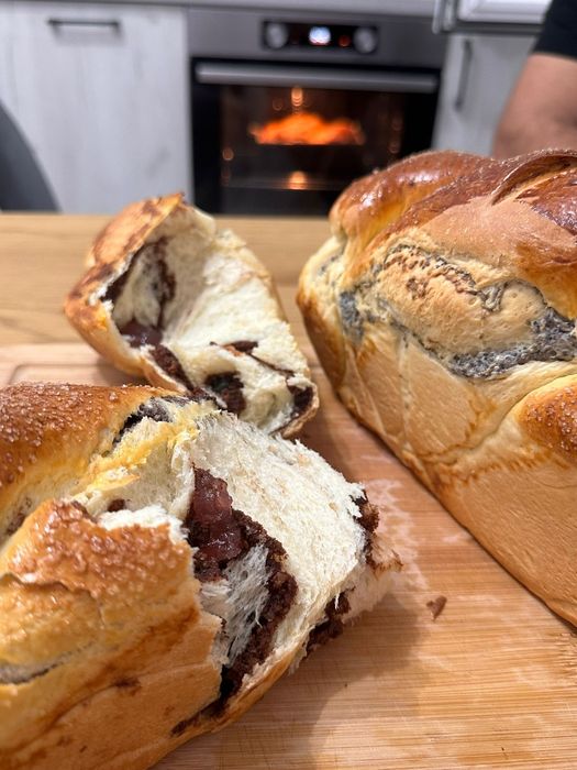 Pregătesc cozonaci tradiționali pentru sărbători