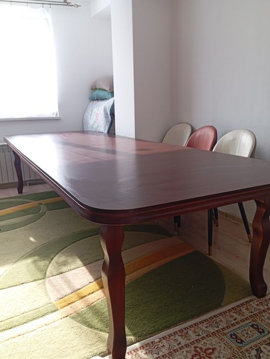 Шикарный стол в отличном состоянии