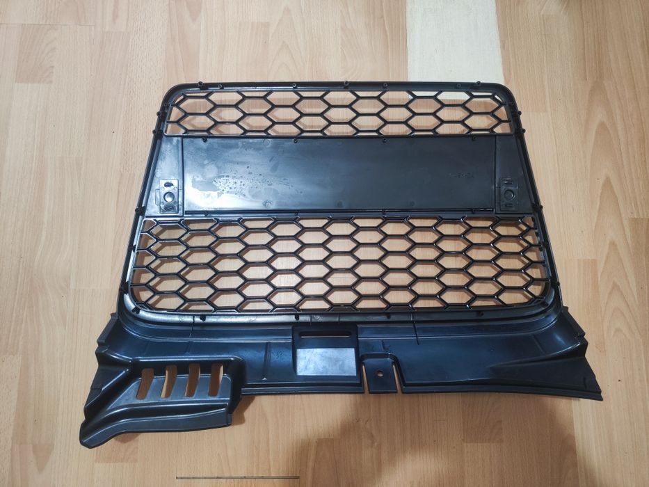 Grila Centrala fagure Audi A4 B7 negru lucios plastic abs