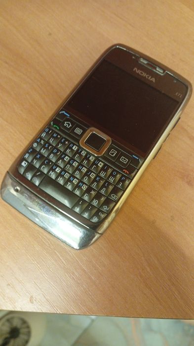 Продам телефон Nokia E71