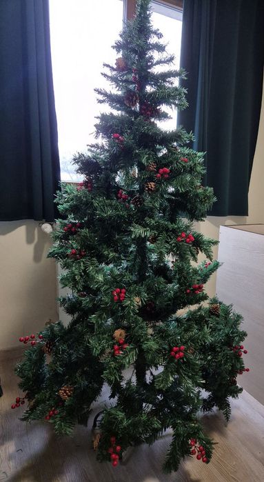 Коледно   дърво ...