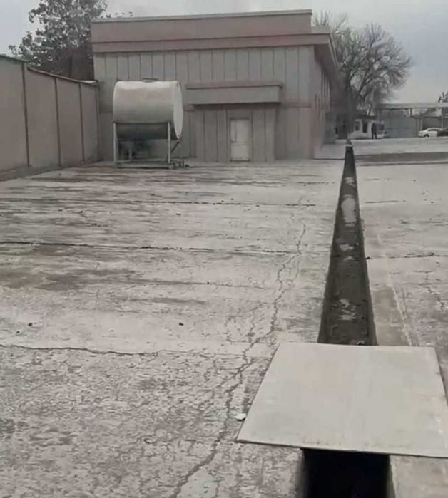 Продаётся 1 га производственная база.