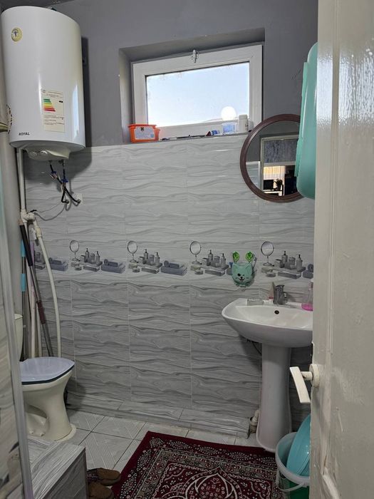 Srochno Sirdaryo tuman 3 xona Kamariston yangi uylarda Uy sotiladi