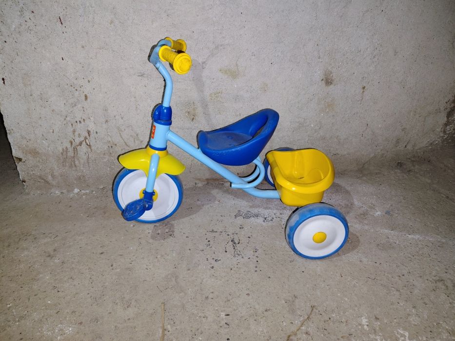 Tricicleta cu pedale albastră