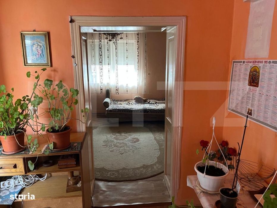 Vand casa in Oradea, intr-o zona linistita, aproape de centru comercia