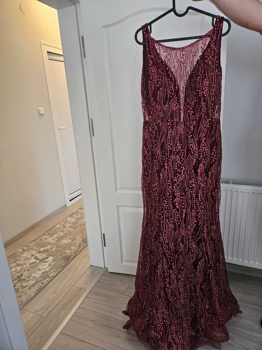 Официална рокля , цвят бордо