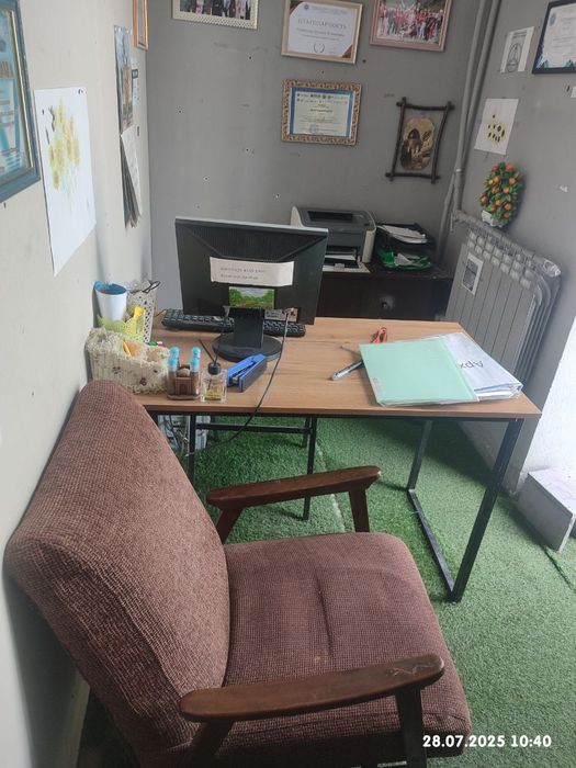 Укув марказидаги, стол ва стуллар сотилади, холати яхши