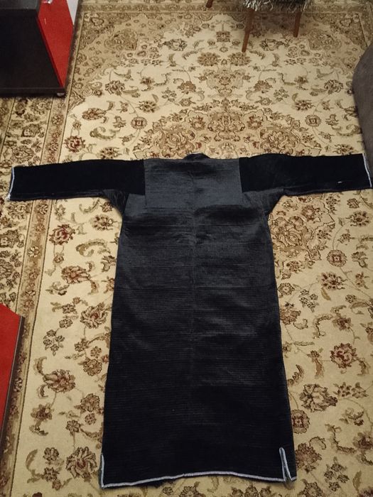 Продам два чапана новых