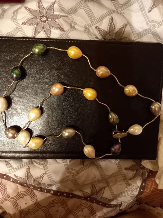 Продаётся колье с жемчугом.