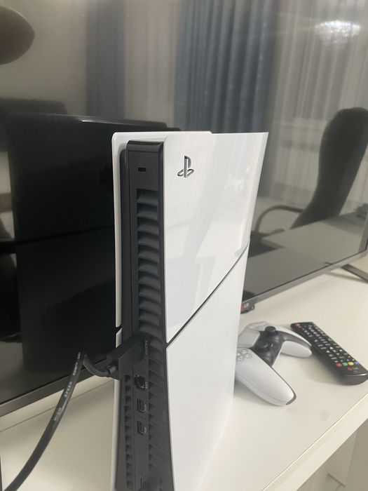 продам PS5 в отличном состаяние