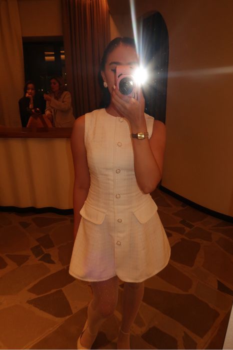 Белое твидовое платье