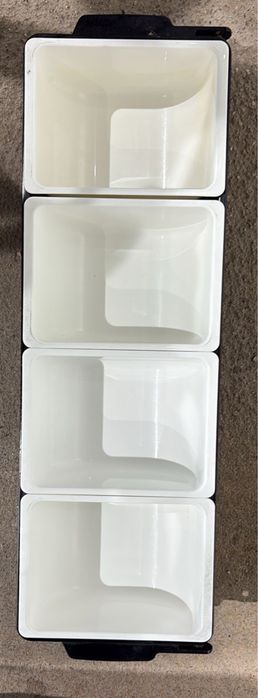 Салфетница и для разных специй посуда