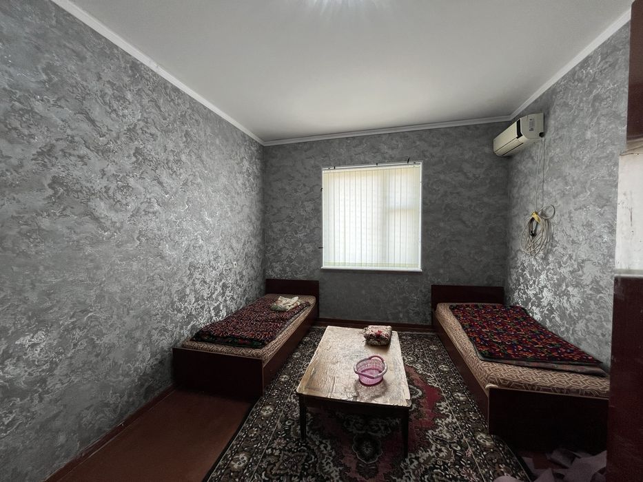 Фрунза массив Масква магазин яқинида 2 хона хонадон сотилади