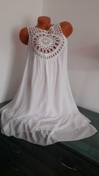 1. Rochii din material fin – stil boho-lejer, perfecte pentru vară.