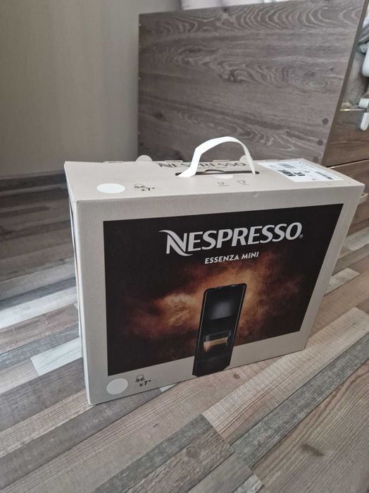 Hова кафемашина Essenza Mini C Pure White