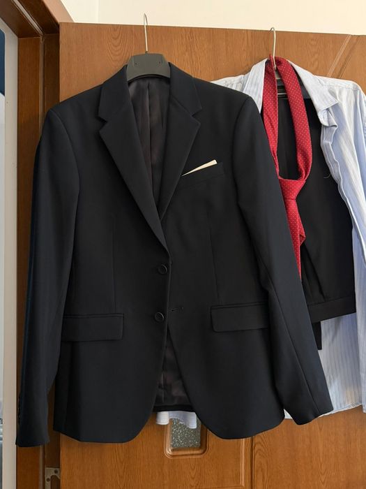 Vând  costum banchet