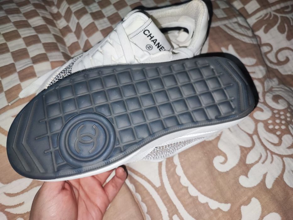 Кроссовки стильные