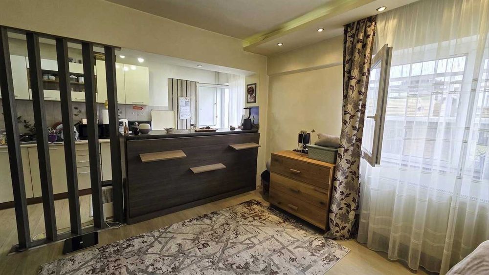 Apartament cu o cameră, modificat în stil open-space, situat în cartierul Tudor Vladimirescu,