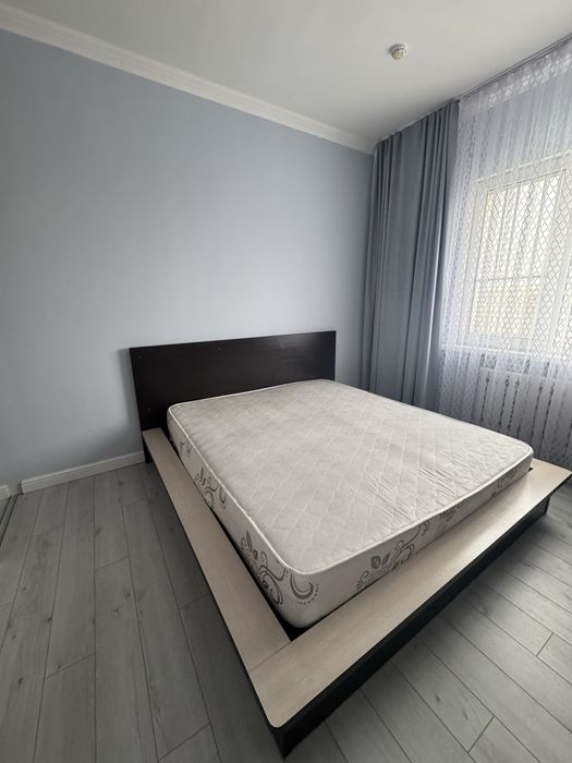 Кровать с матрасом + стол в комплекте