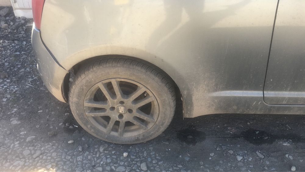 Dezmembrez suzuki swift 1.3