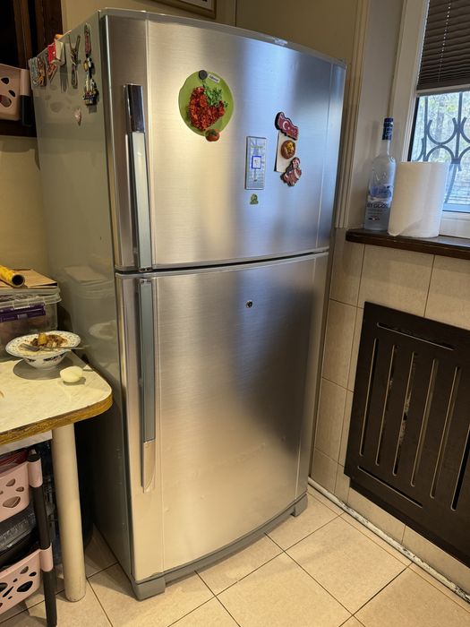 Холодильльник Sharp б/у в хорошем сосстоянии