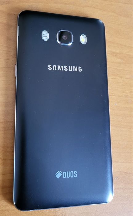 Смартфон Samsung J5