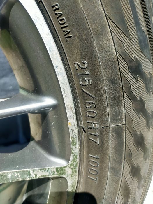215/60R17 в хорошем состоянии