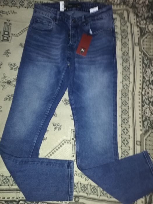 Blugi barbati mărimea 33, noi