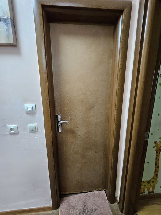 Интериорна врата със каса и брава