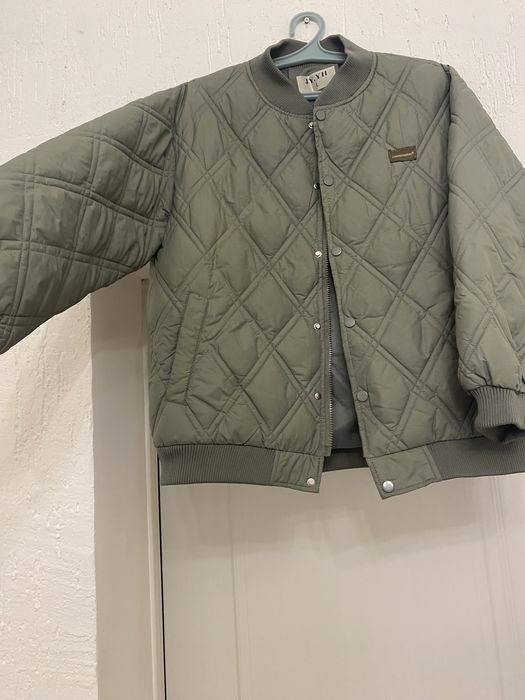 Продам весенюю куртку