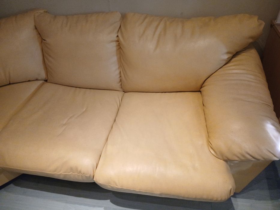 Диван еко кожа в добро състояние