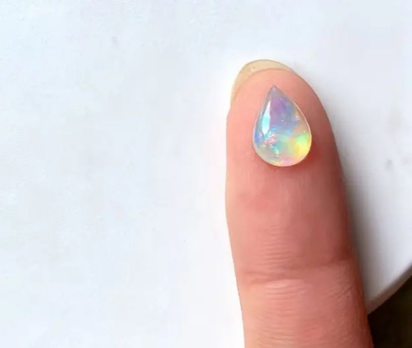 Продам натуральные камни ! Опал