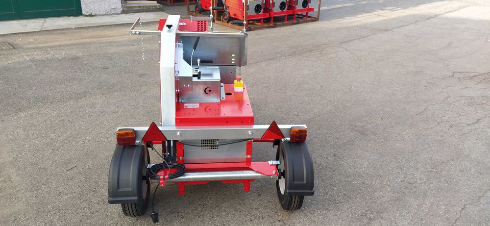 Fierăstrău circular cu motor benzină si sasiu