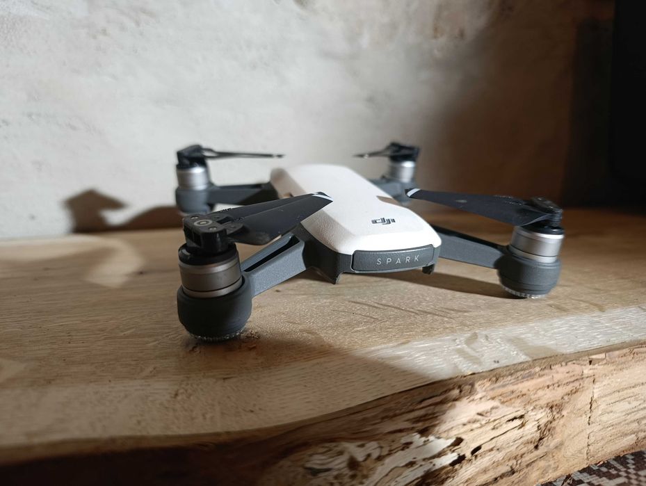 Pachetul DJI Spark Fly More Combo cu 4 baterii