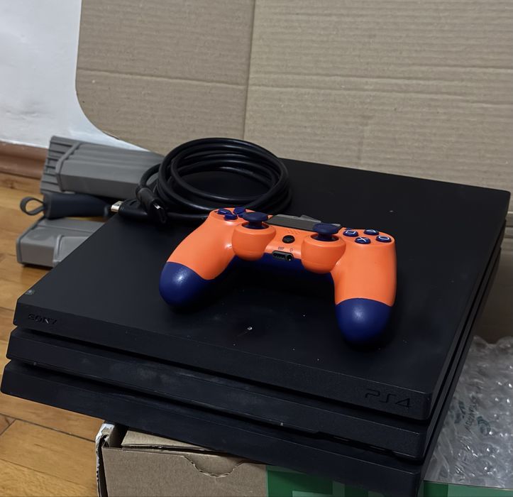 PlayStation 4 Pro 1TB – Negru + manetă compatibilă