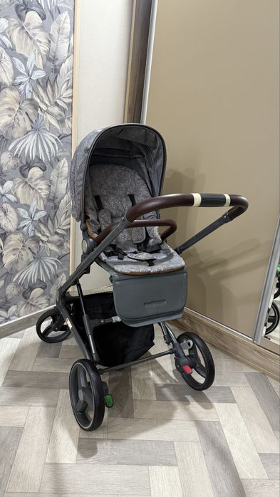 Красивая,легкая коляска