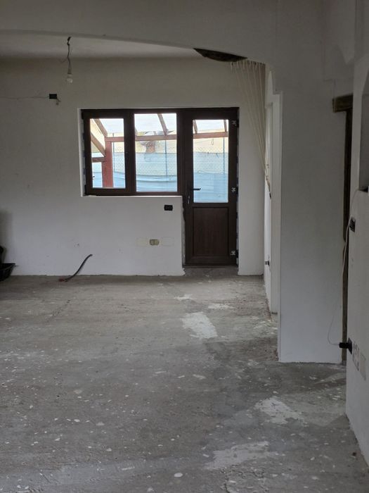 Vând schimb casă  în Tg-Jiu  semicentral