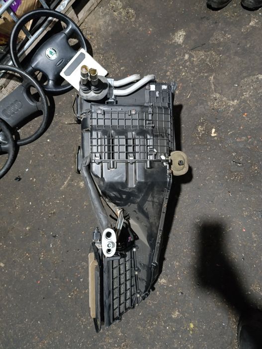 Корпус отопителя на Ауди А6С5