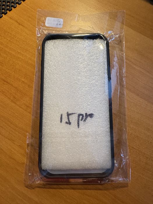 Vand 3 Huse Noi Iphone 15 Pro