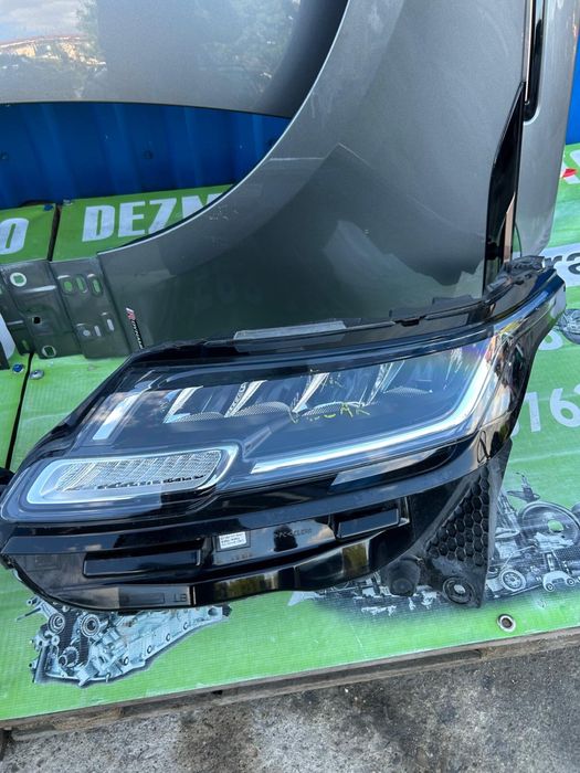 Far dreapta Range Rover Velar