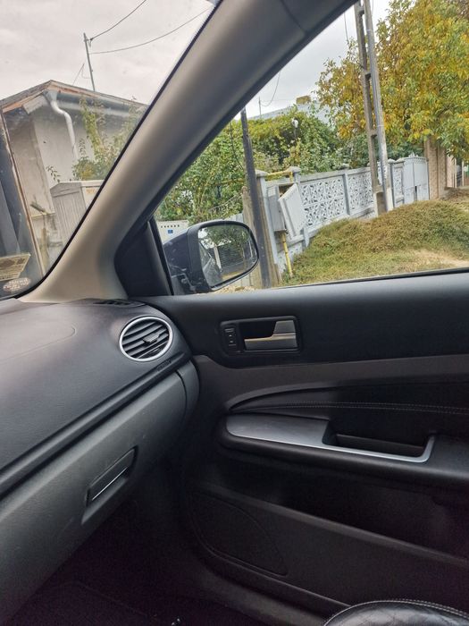 Vând sau schimb Ford focus