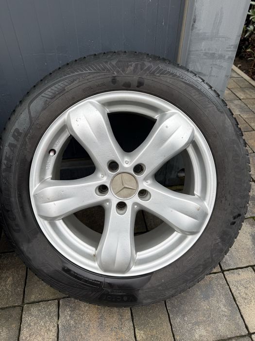 S 221 2008г Оригинални  235/55/17 - 300€