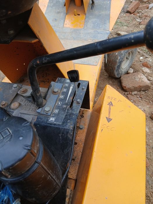 Tractoras cosit gazonu