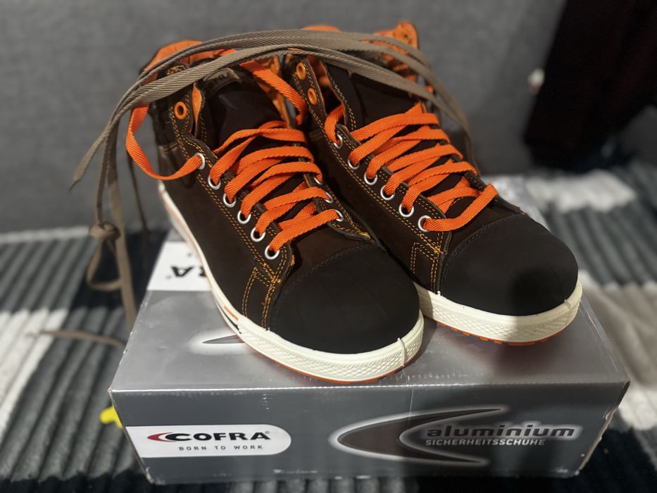 Продам спец обувь