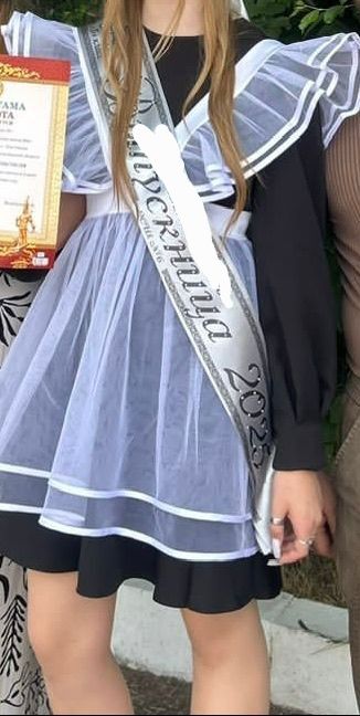 Продам платье с фартуком одевала один раз на выпускной